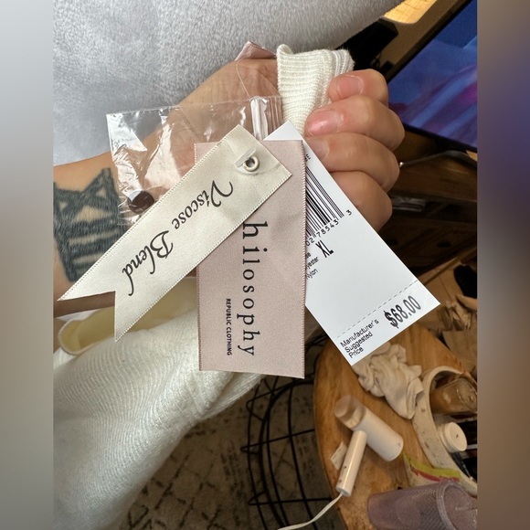 Super soft cream philosophy knit sweater - Picture 2 of 7